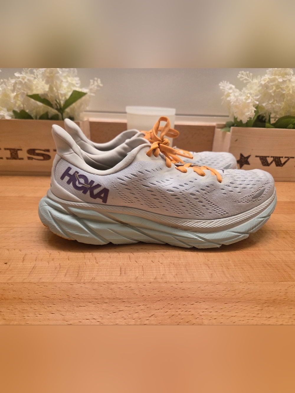 Hoka One One Clifton 8 Women's Running Shoe Blanc De Blanc/Purple Seafoam Sz 9.5
